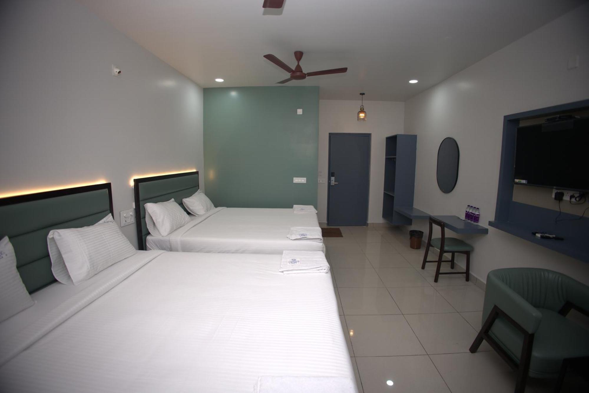 The Lotus Park Hotel Srikalahasti Exterior photo