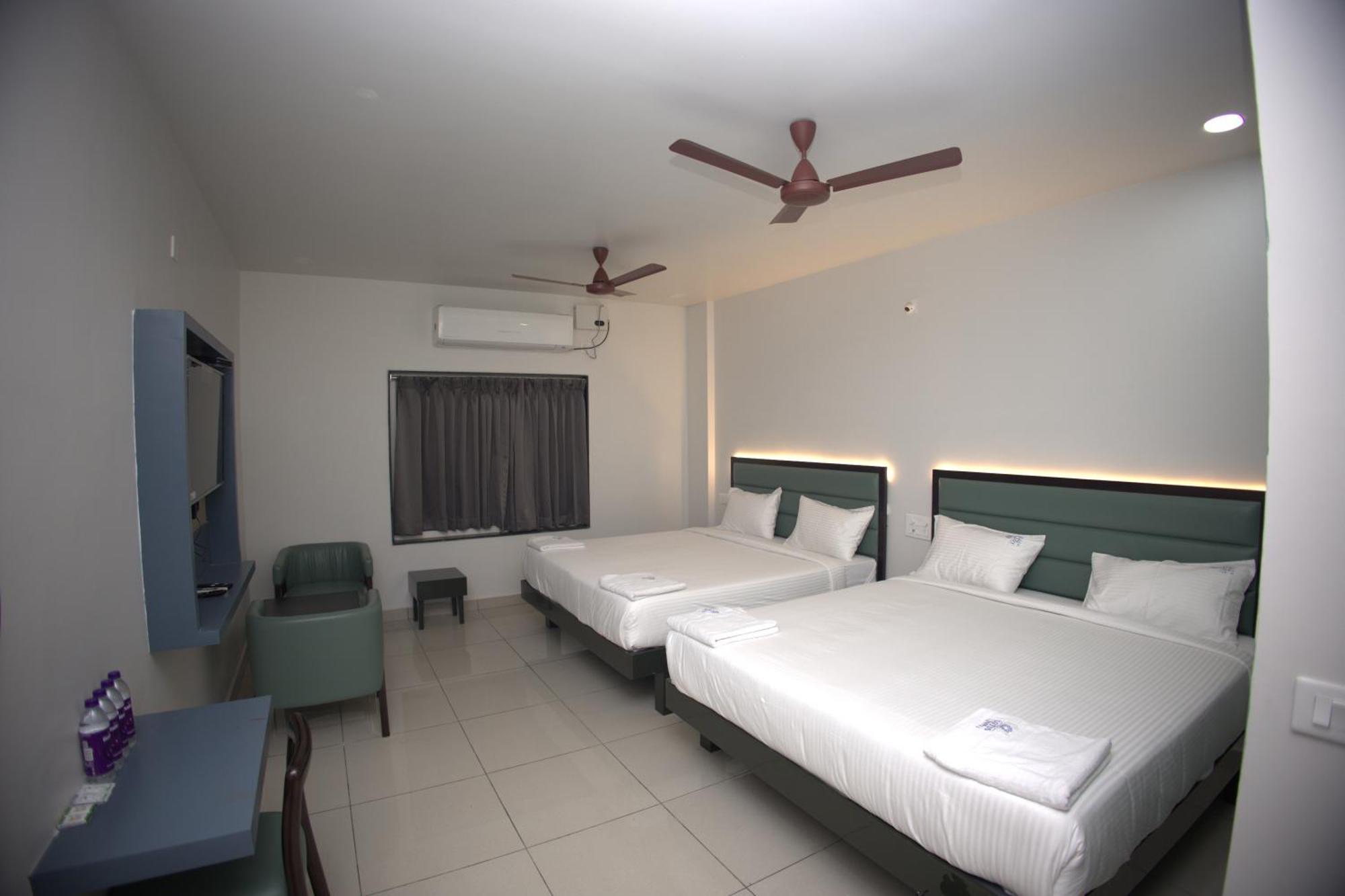The Lotus Park Hotel Srikalahasti Exterior photo