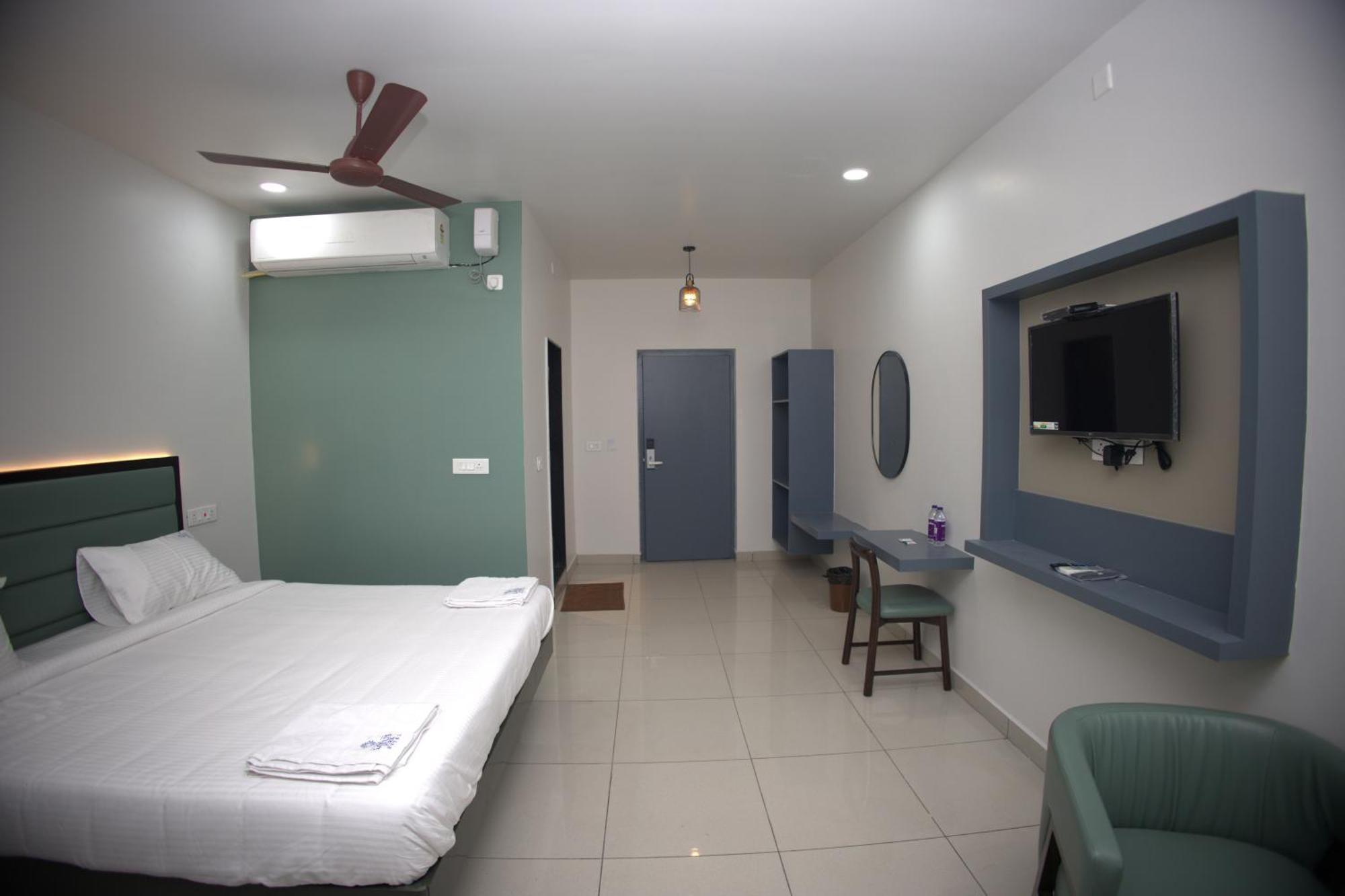 The Lotus Park Hotel Srikalahasti Exterior photo