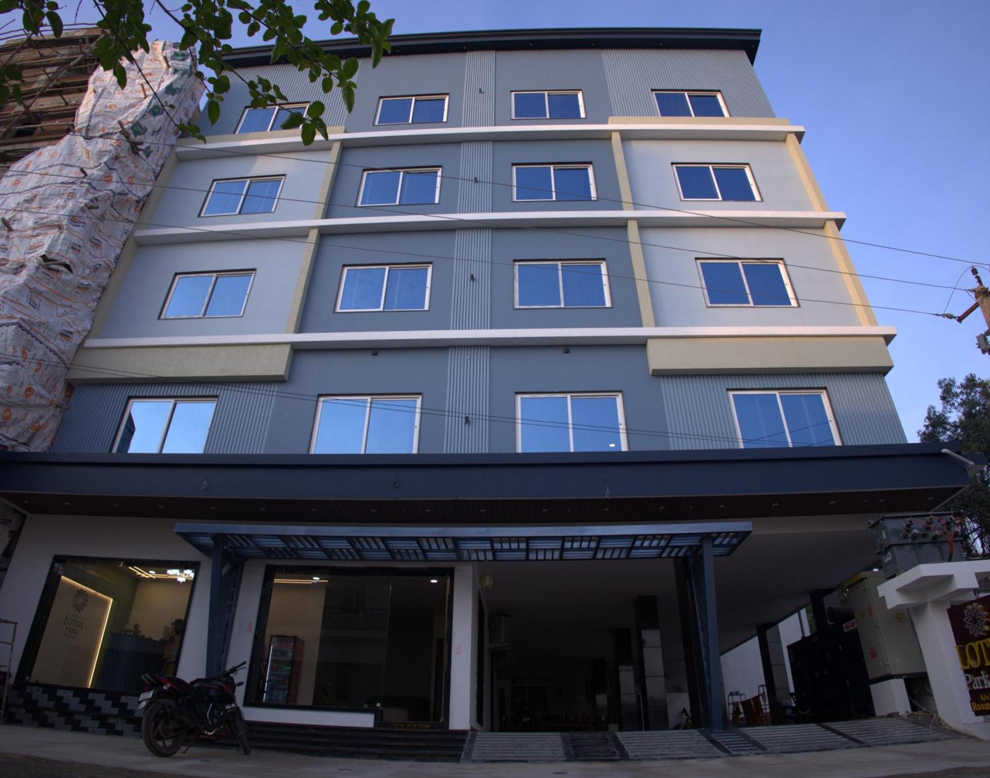 The Lotus Park Hotel Srikalahasti Exterior photo