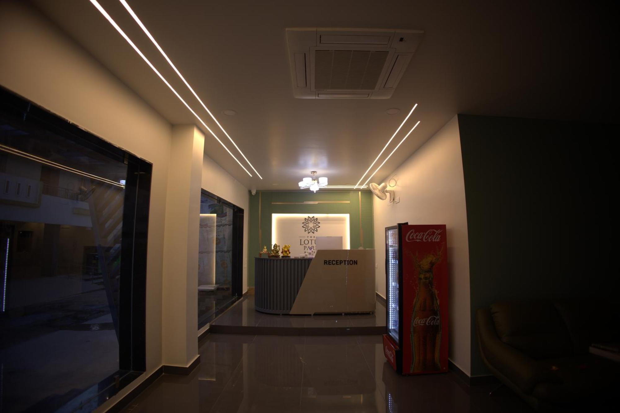 The Lotus Park Hotel Srikalahasti Exterior photo