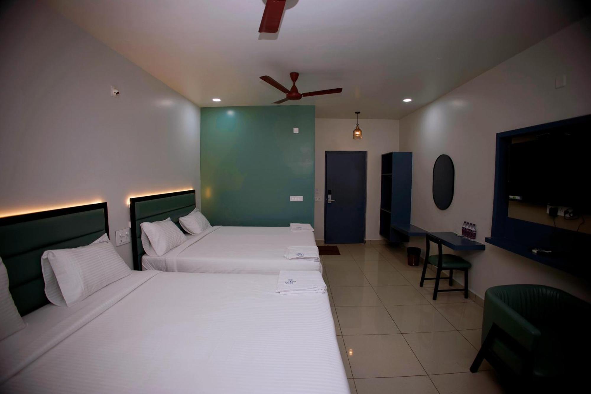 The Lotus Park Hotel Srikalahasti Exterior photo