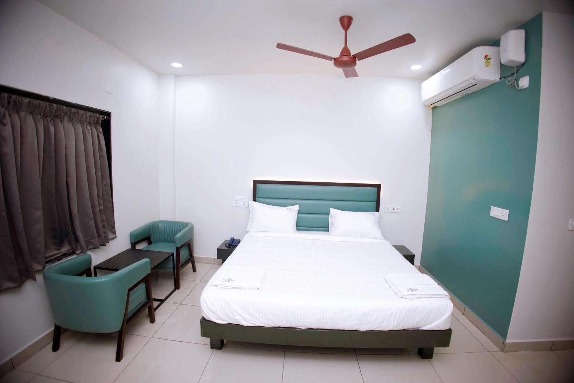 The Lotus Park Hotel Srikalahasti Exterior photo